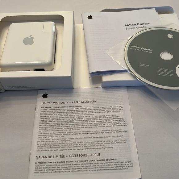 Apple AirPort Express Wireless Router 802.11n   1st Generation - Picture 2 of 9